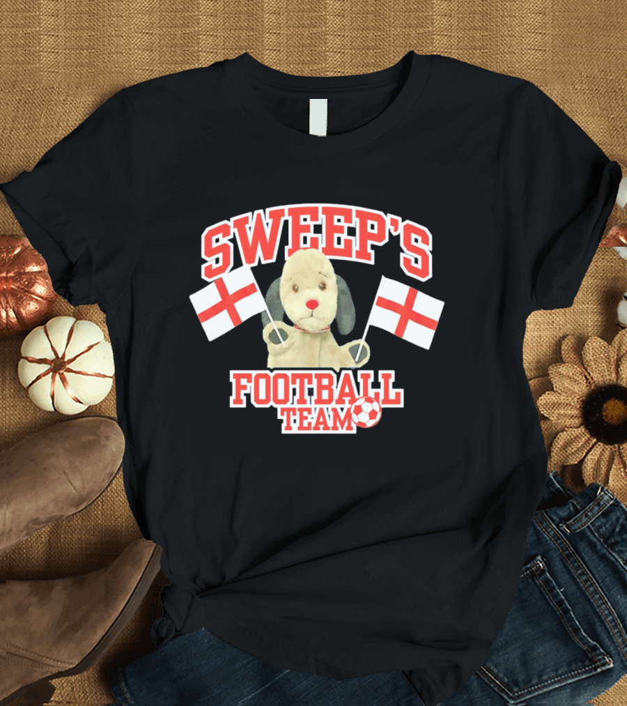 Sweep's Football Team Puppet Children's TV England Flags T-Shirt