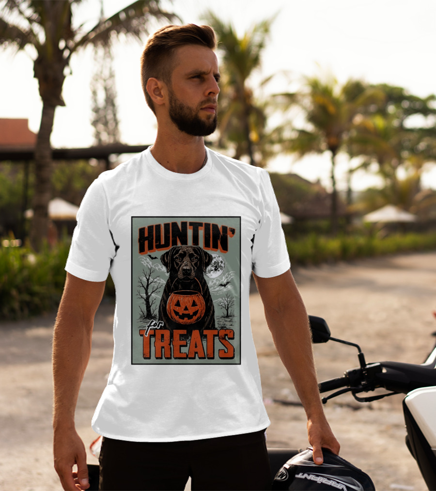 Black Labrador Huntin' For Treats Halloween Dog Moon And Jack O' Lantern T-Shirt