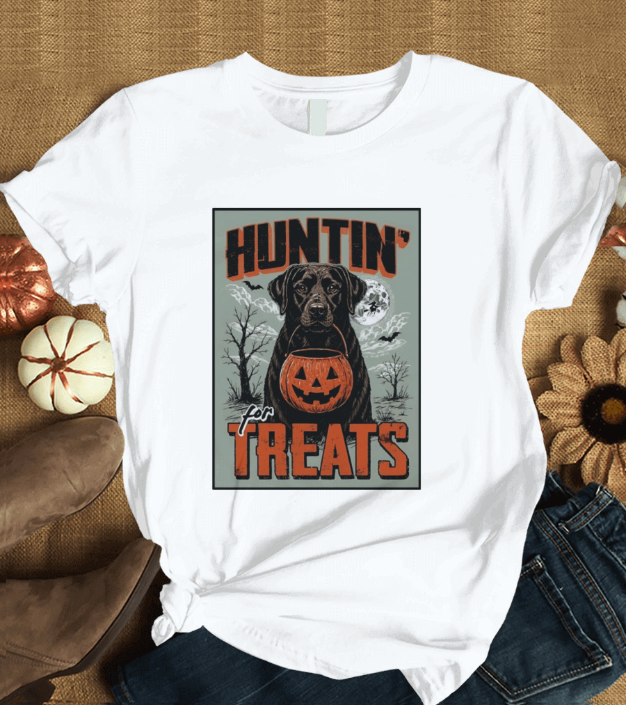 Black Labrador Huntin' For Treats Halloween Dog Moon And Jack O' Lantern T-Shirt