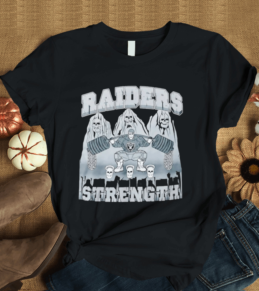 Raiders Strength Skull Weightlifter Grunge Style Powerlifting Motif T-Shirt