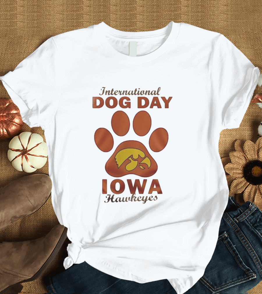 International Dog Day Iowa Hawkeyes Paw Print T-Shirt