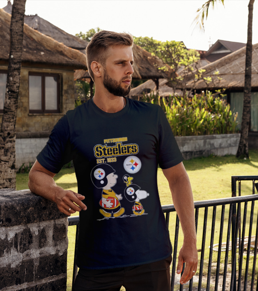 Pittsburgh Steelers Peanuts Charlie Brown Snoopy Football Est 1933 T-Shirt