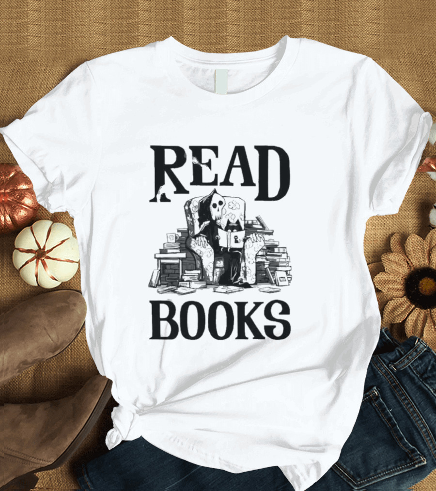 Read Books Skeleton And Cat Halloween T-Shirt