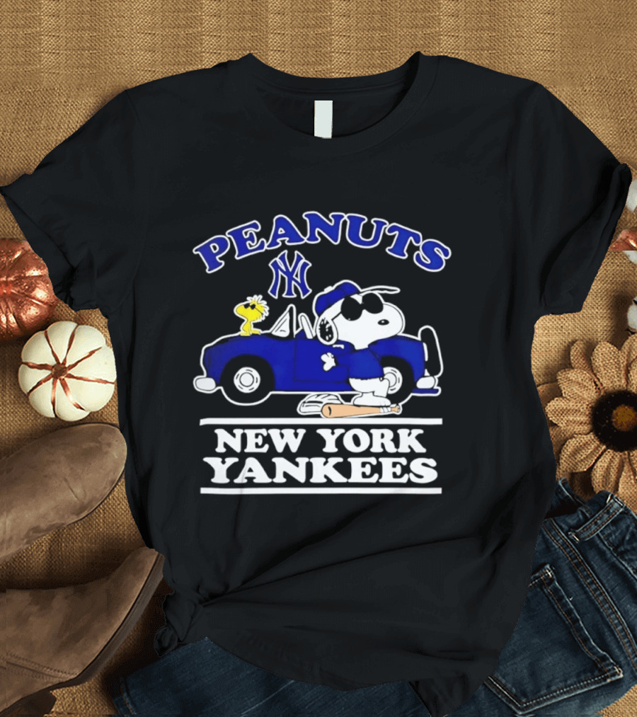 Peanuts Snoopy Woodstock New York Yankees Car Baseball Bat T-Shirt
