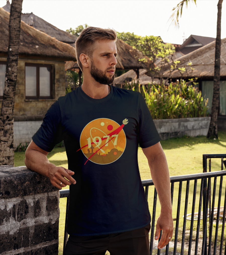 Star Wars 1977 Millennium Falcon Space Desert Silhouette Planetary Orbit T-Shirt