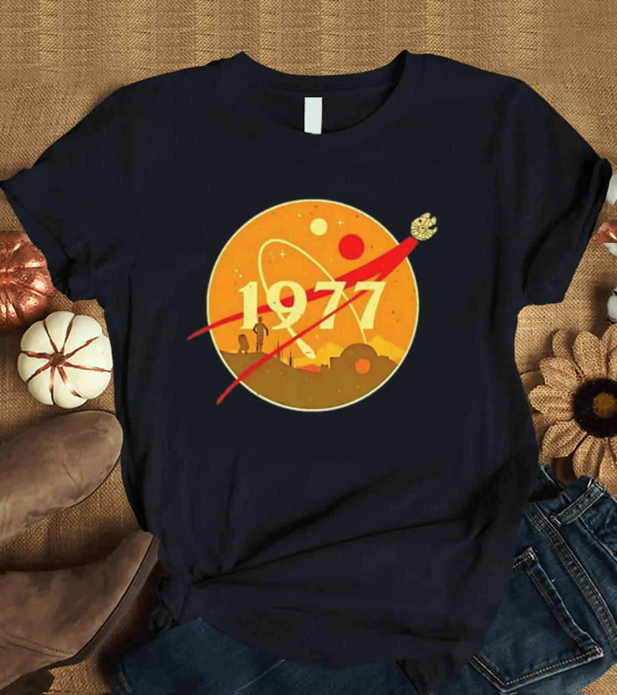 Star Wars 1977 Millennium Falcon Space Desert Silhouette Planetary Orbit T-Shirt