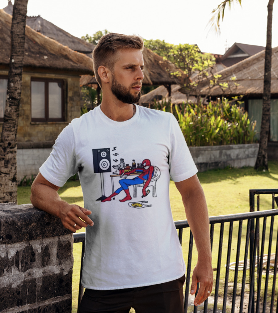Spider Man Te Quiero Romo Drinking Marvel Speaker Table Scene T-Shirt