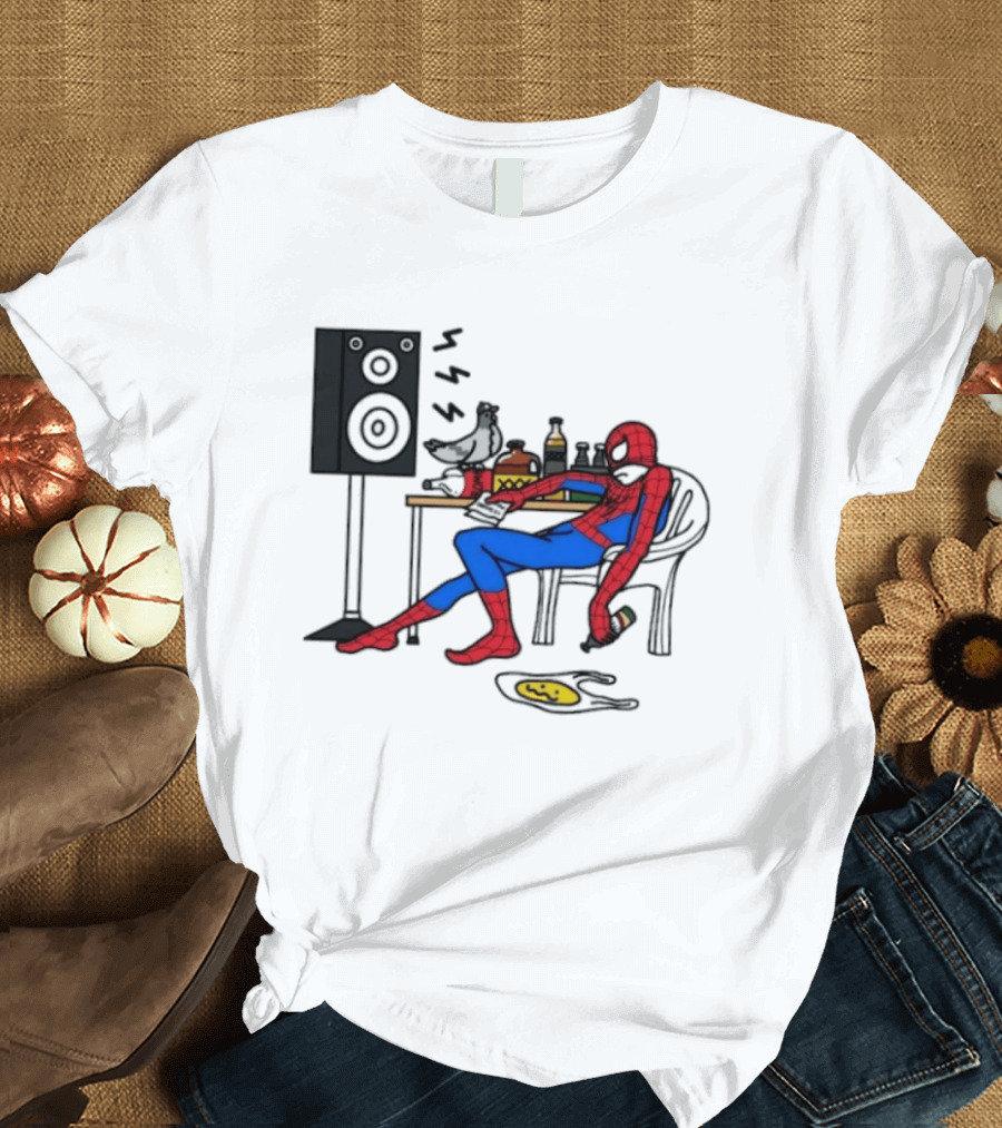 Spider Man Te Quiero Romo Drinking Marvel Speaker Table Scene T-Shirt
