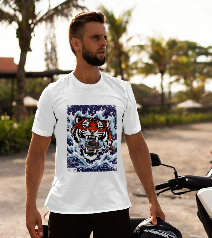 Cincinnati Bengals Vs Tampa Bay Buccaneers Tiger Ship Ocean Clash T-Shirt