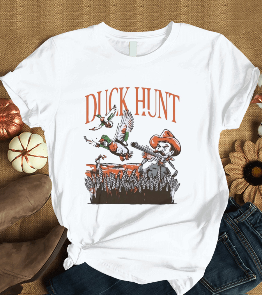 Duck Hunt Hunter Wildlife Outdoors Vintage Cowboy Shooting Scene T-Shirt