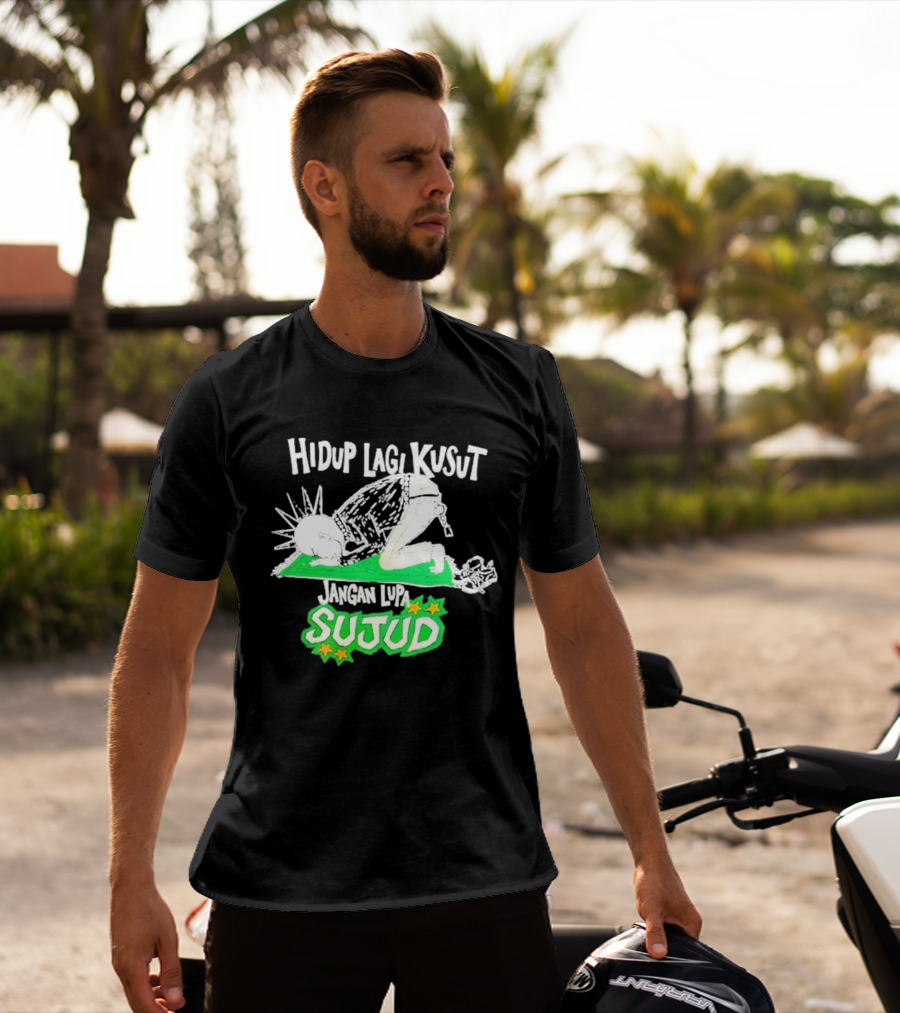 Hidup Lagi Kusut Jangan Lupa Sujud T-Shirt