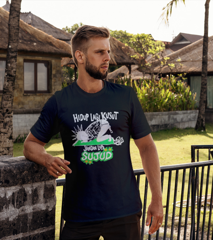 Hidup Lagi Kusut Jangan Lupa Sujud T-Shirt