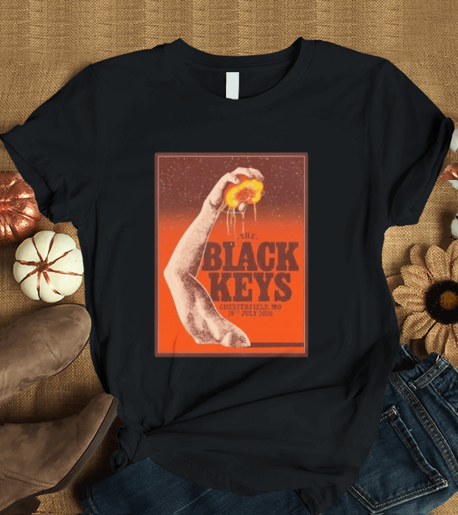 The Black Keys Chesterfield MO July 19 2026 Concert Vintage Hand Holding Peach T-Shirt
