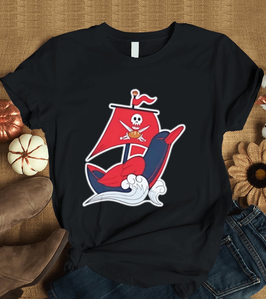 Tampa Bay Buccaneers Pirate Ship Football Skull Crossed Swords Sails T-Shirt