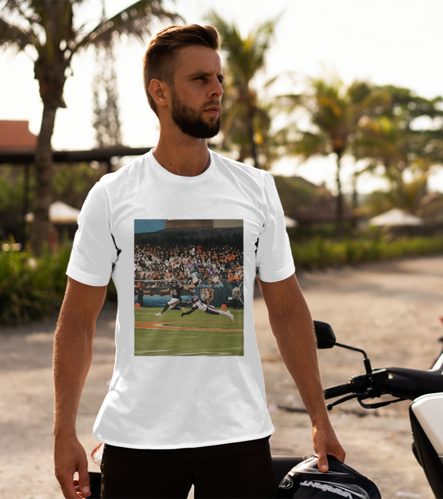 Chicago Bears Vs Minnesota Vikings NFL Game Action Sports Photo T-Shirt
