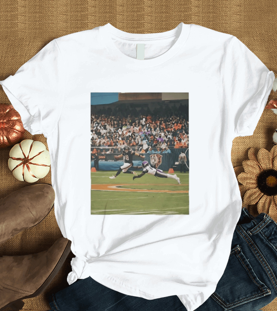 Chicago Bears Vs Minnesota Vikings NFL Game Action Sports Photo T-Shirt