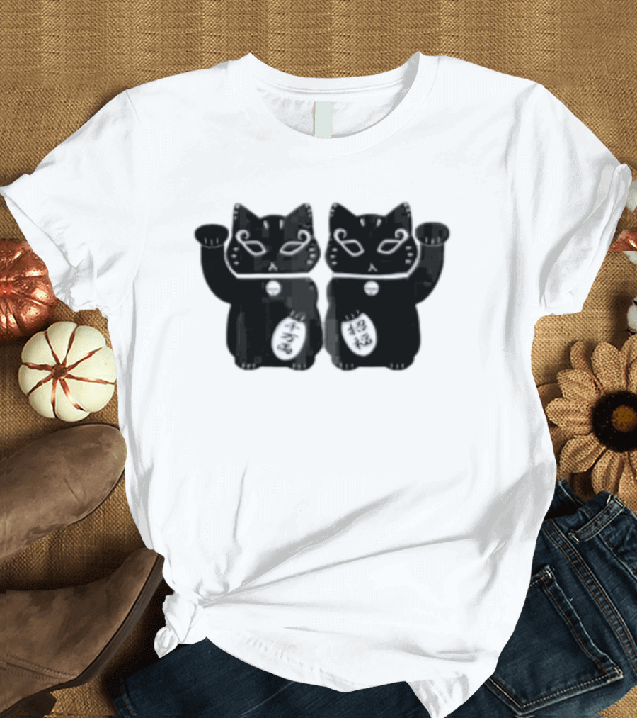 Maneki Neko Lucky Black Cat With Coin T-Shirt
