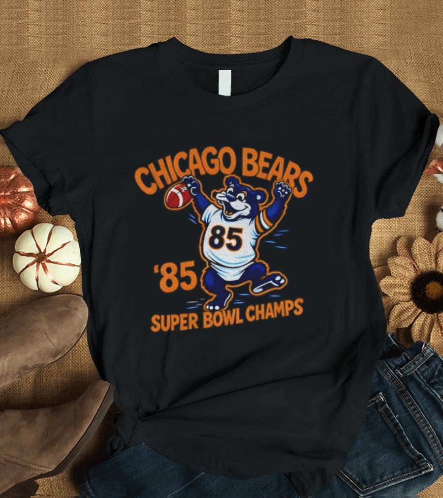 Chicago Bears '85 Super Bowl Champs Celebrating Bear With Football T-Shirt