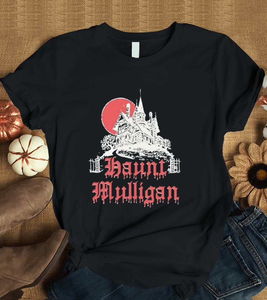 Haunt Mulligan Gothic Haunted House Horror Red Moon T-Shirt
