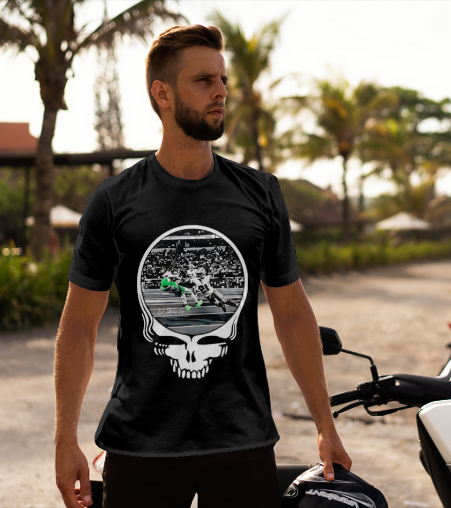 DeVonta Smith Philadelphia Eagles Football Action Skull T-Shirt