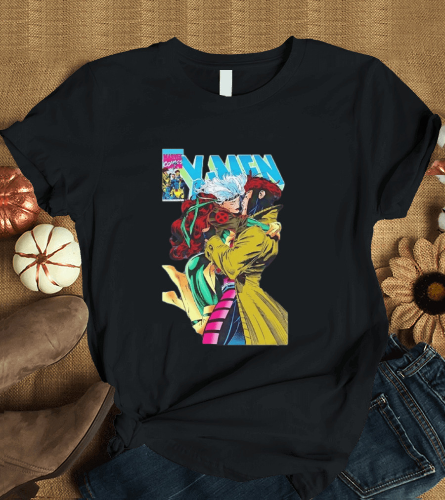 Marvel Comics X Men Rogue And Gambit Romantic Embrace Cover T-Shirt