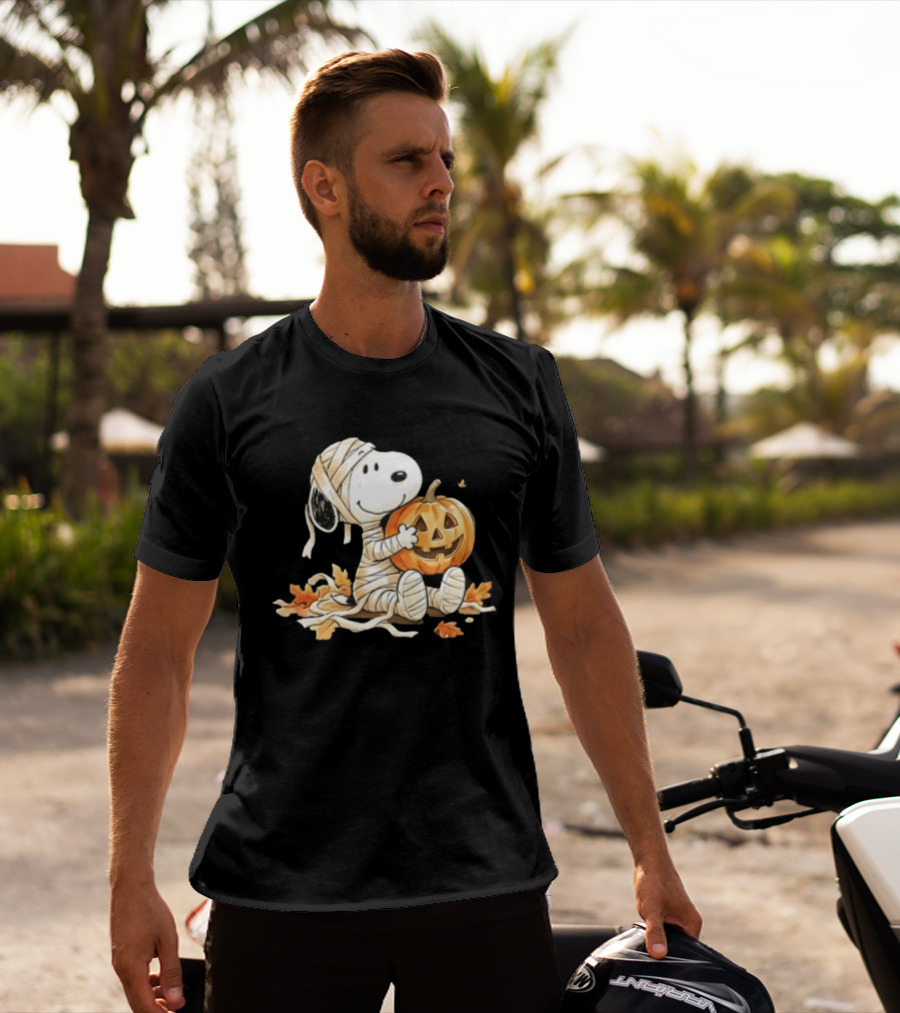 Mummy Snoopy Holding Jack O Lantern Halloween Peanuts Cartoon T-Shirt