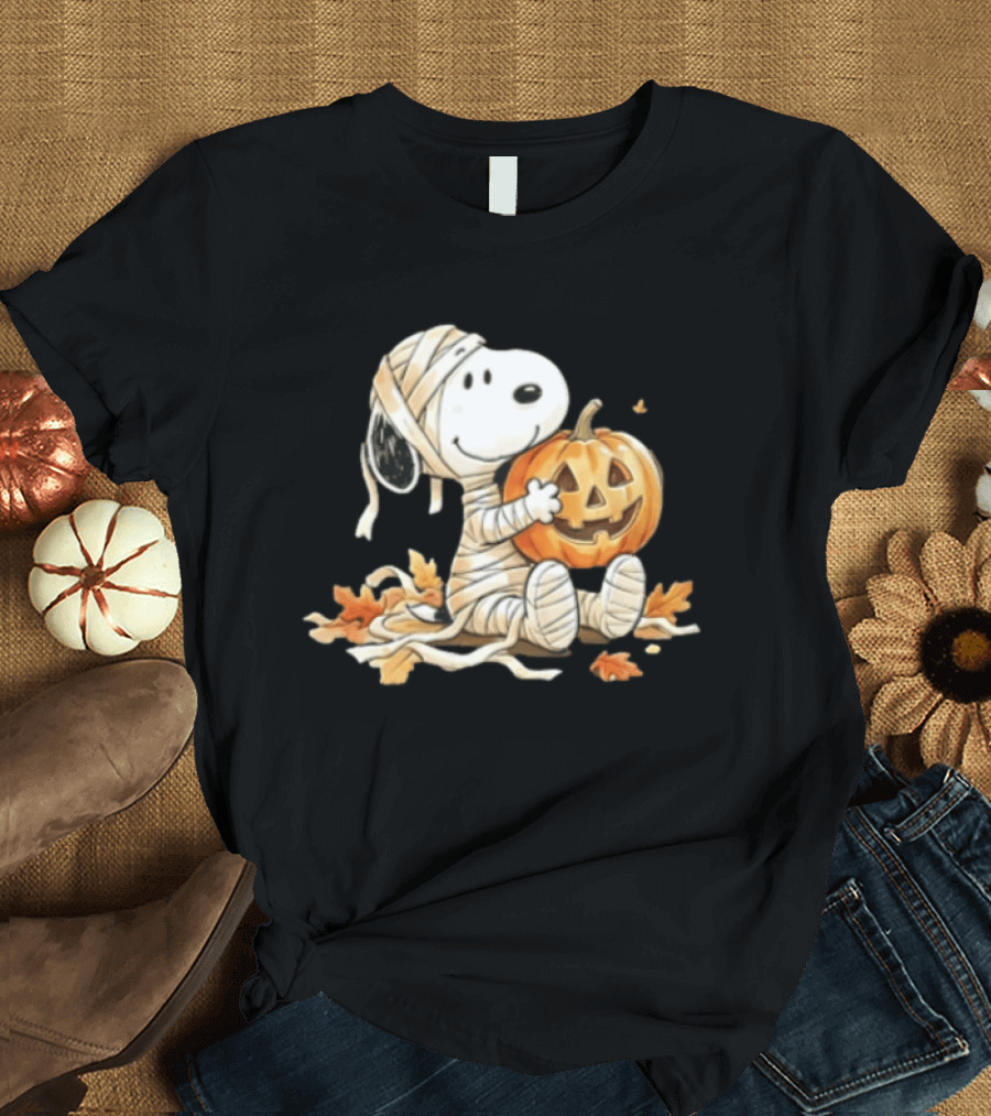 Mummy Snoopy Holding Jack O Lantern Halloween Peanuts Cartoon T-Shirt