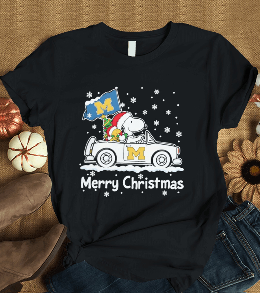 University Of Michigan Wolverines Snoopy Woodstock Christmas Car Flag Snowflakes T-Shirt