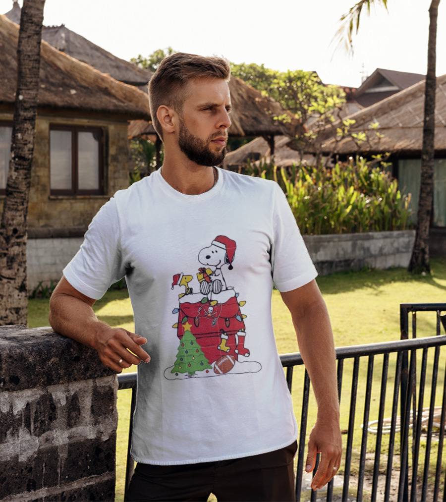 Snoopy Merry Christmas Tampa Bay Buccaneers 2026 Football Holiday Peanuts Santa Hat T-Shirt