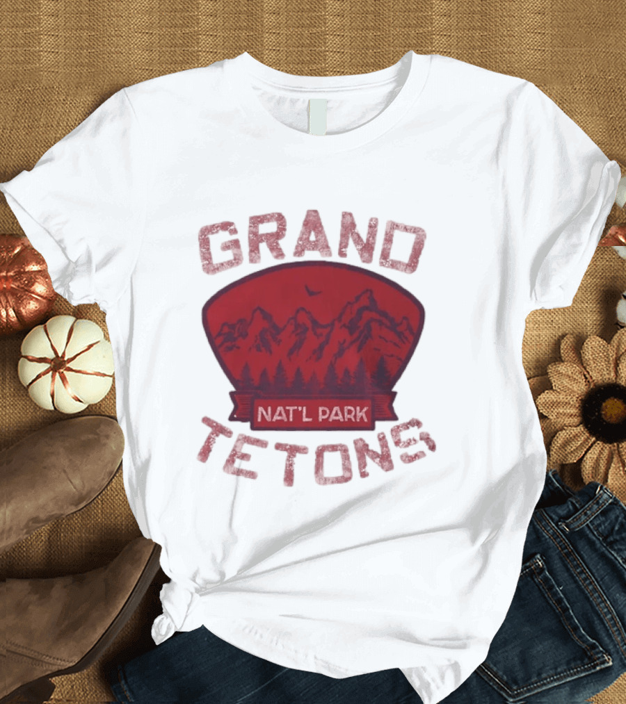 Grand Tetons Nat'l Park Distressed Mountain Landscape T-Shirt