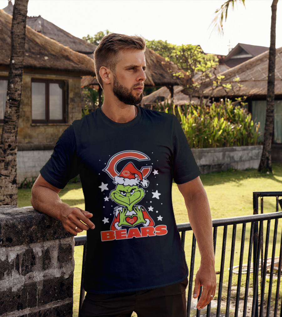 The Grinch Santa Hat Chicago Bears Christmas Holiday Heart Stars T-Shirt