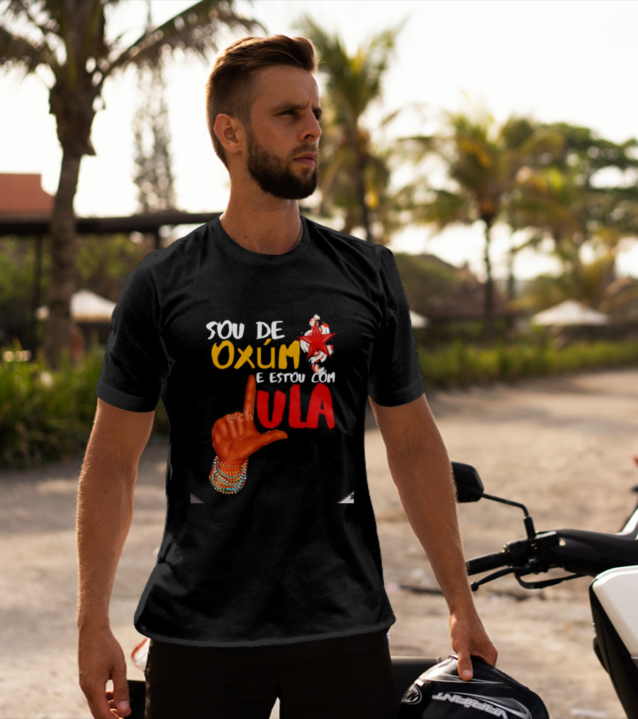 Sou De Oxúm E Estou Com Lula Oxum Brasil Beaded Hand Red Star T-Shirt
