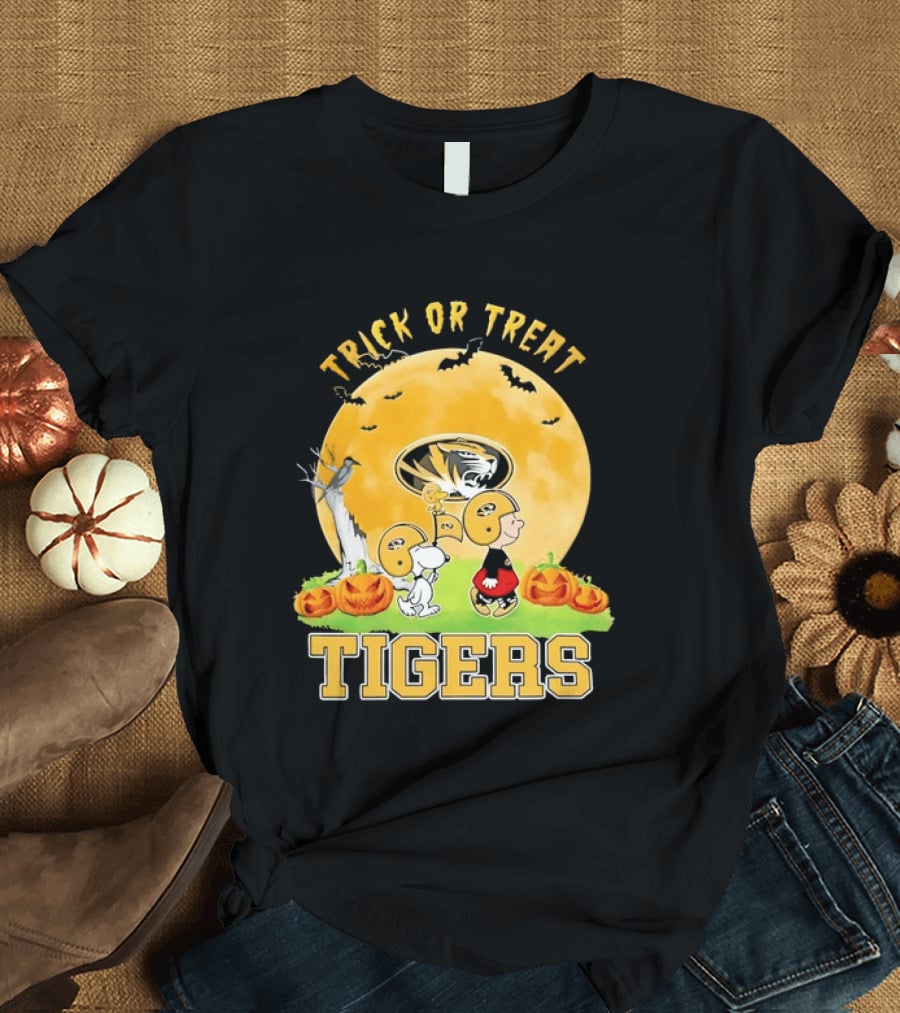 Trick Or Treat Snoopy Charlie Brown Missouri Tigers Halloween T-Shirt