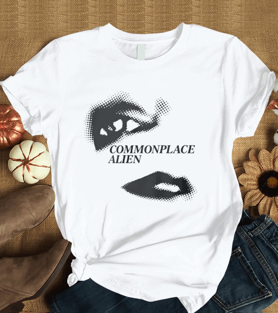 Commonplace Alien Halftone Lips Minimalist T-Shirt
