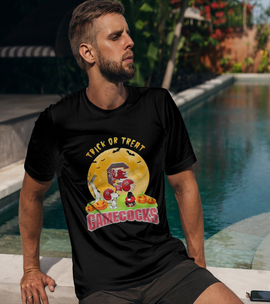 Trick Or Treat South Carolina Gamecocks Snoopy Charlie Brown Woodstock Halloween Moon T-Shirt