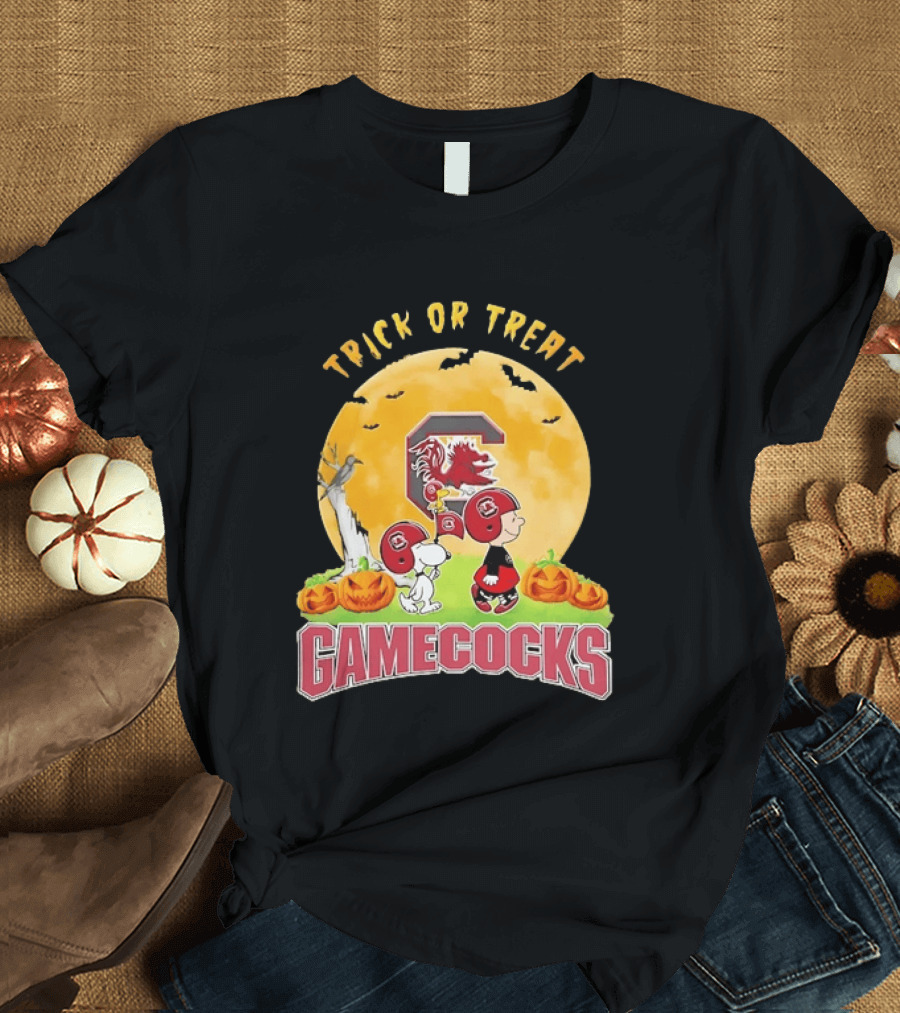 Trick Or Treat South Carolina Gamecocks Snoopy Charlie Brown Woodstock Halloween Moon T-Shirt