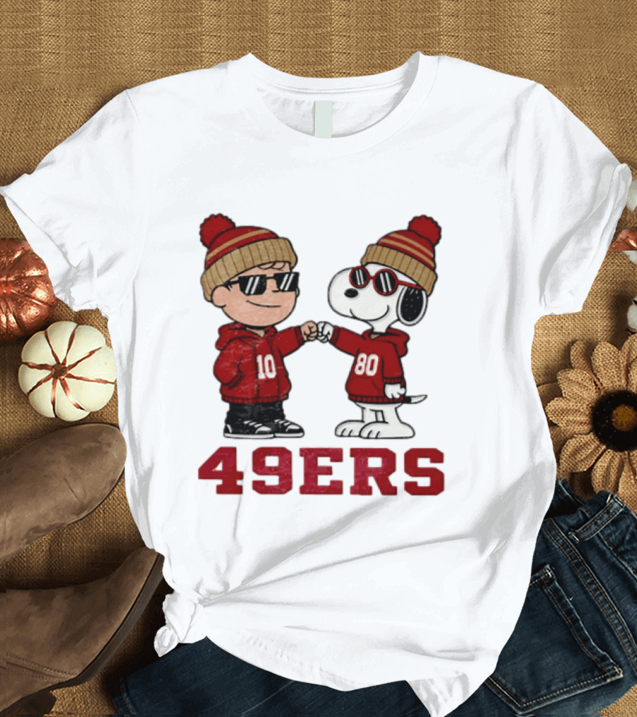 San Francisco 49ers Charlie Brown Snoopy 49ERS Fist Bump Beanies T-Shirt