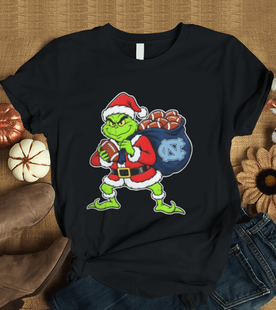 Grinch Santa North Carolina Tar Heels Holding Chiefs Footballs Christmas T-Shirt