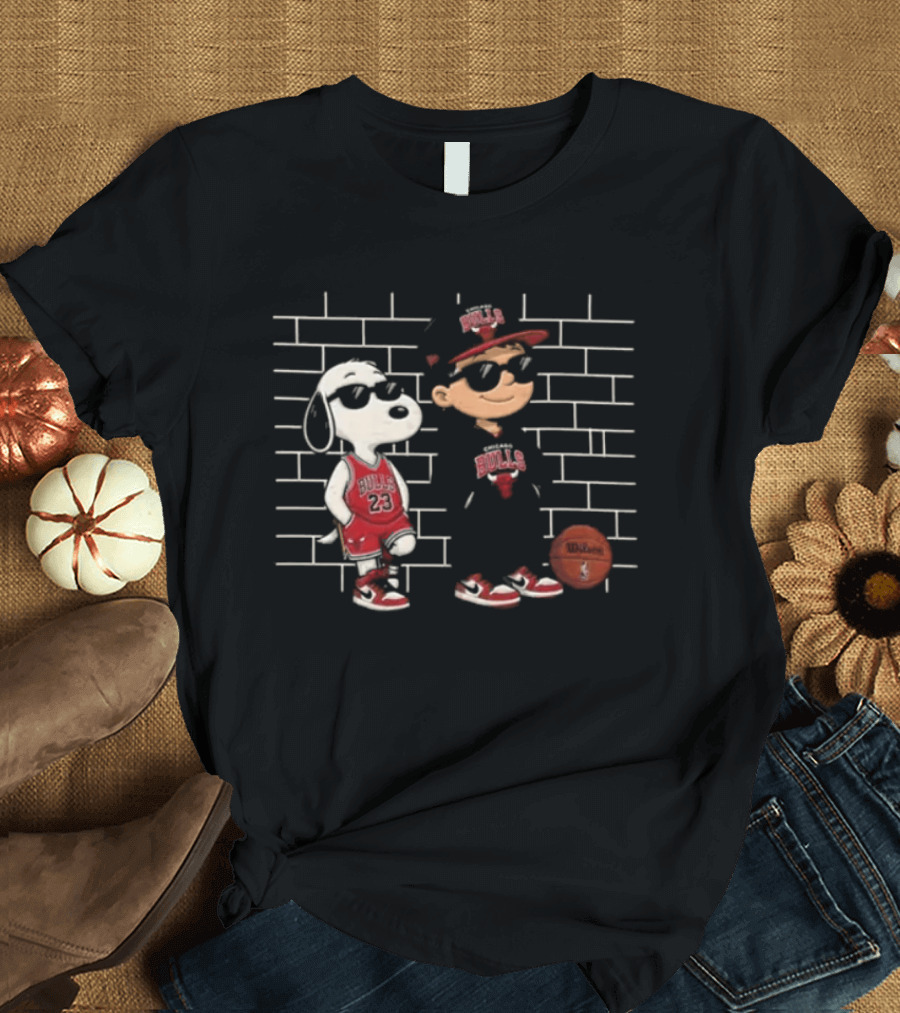 Snoopy Charlie Brown Bulls 23 Basketball Chicago Fan T-Shirt