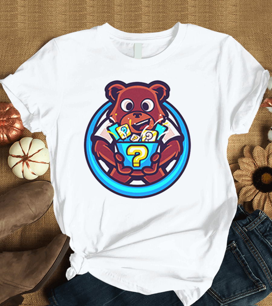 Der Merch Bear Holding Mystery Question Mark Box T-Shirt