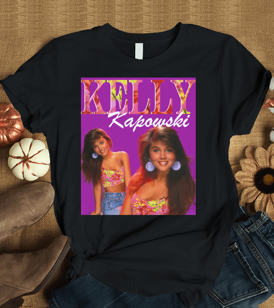 Kelly Kapowski Saved by the Bell 90s Iconic Style Retro Vibes T-Shirt