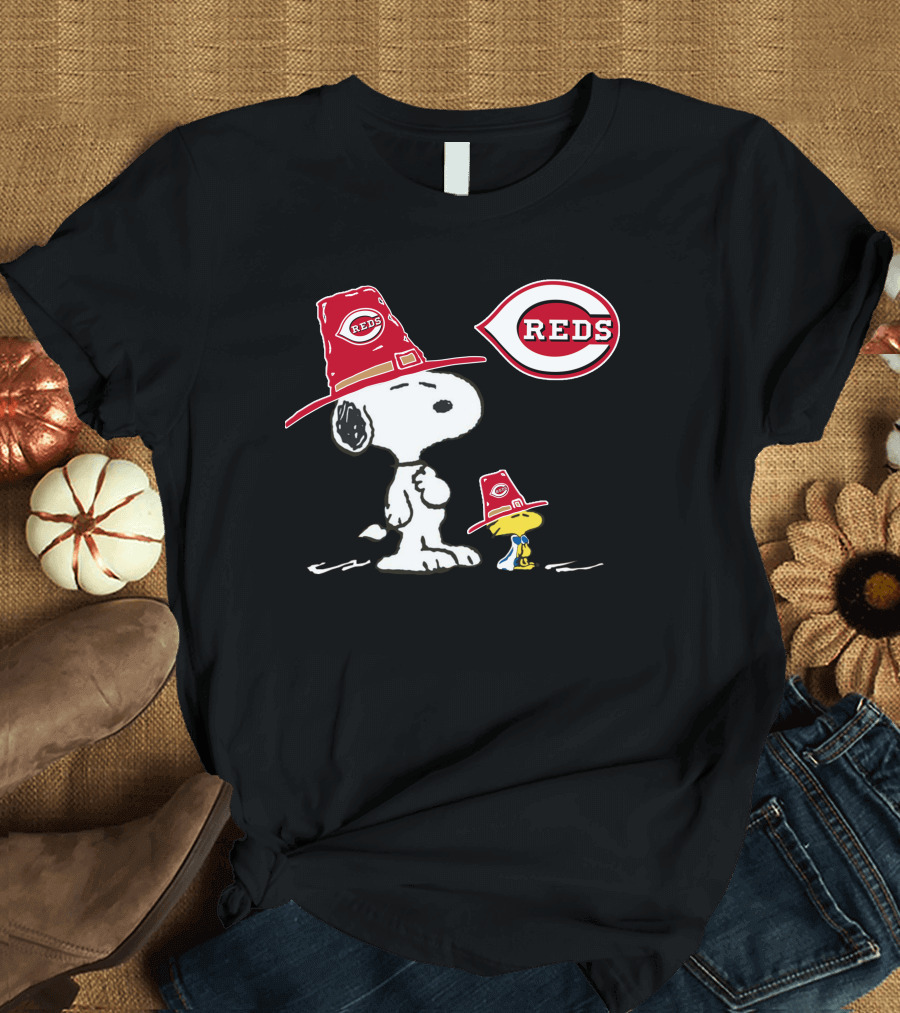 Cincinnati Reds Snoopy and Woodstock Baseball Fans T-Shirt