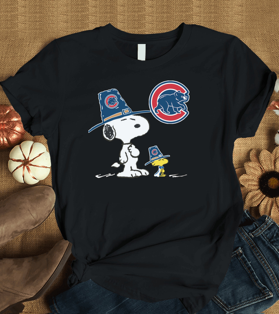 Chicago Cubs Snoopy And Woodstock Wearing Cubs Hats T-Shirt
