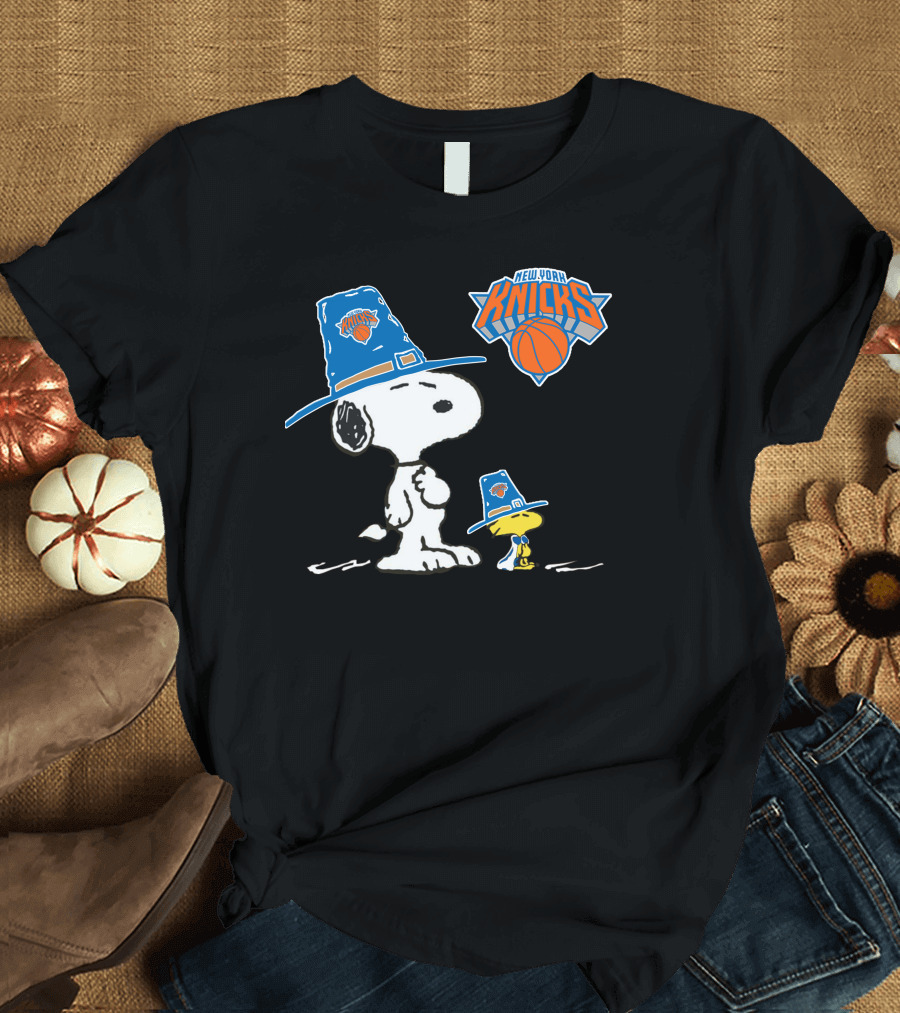 New York Knicks Snoopy and Woodstock Pilgrim Hats T-Shirt