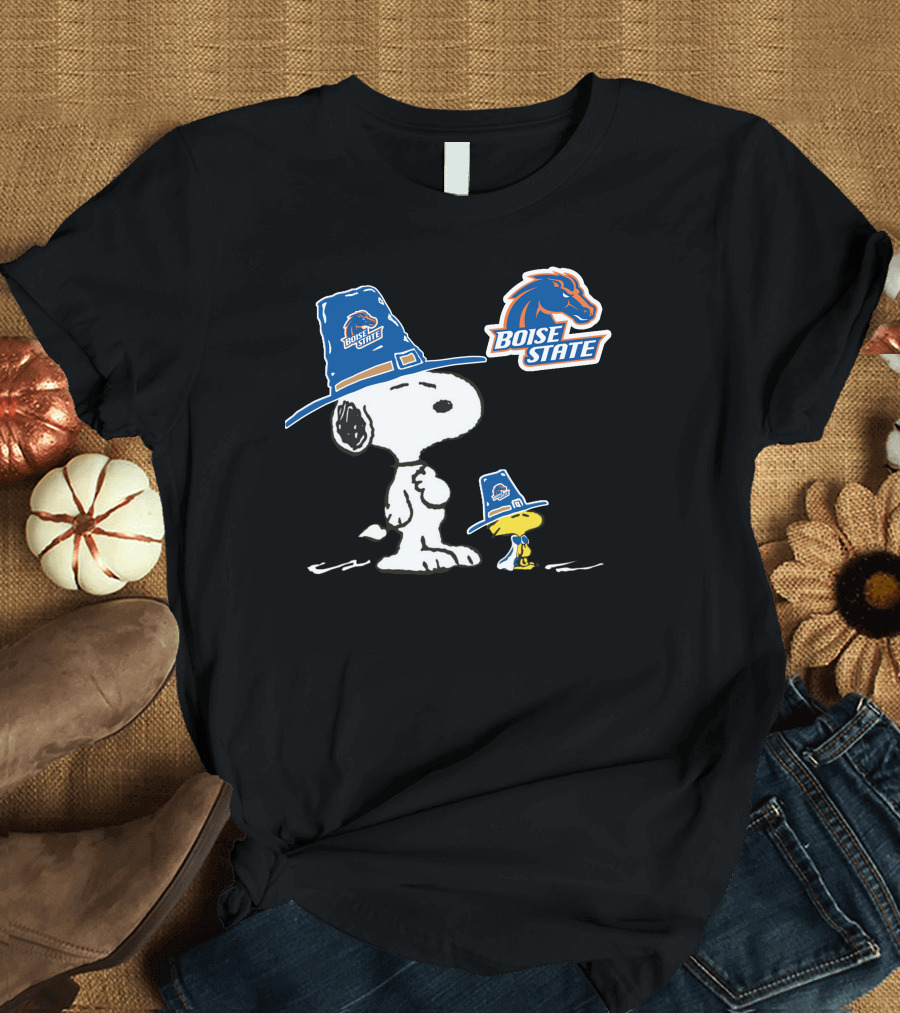 Boise State Broncos Snoopy and Woodstock Pilgrim Hats T-Shirt