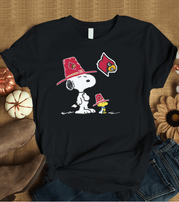 T-Shirt: Louisville Cardinals Snoopy Woodstock Pilgrim Hat T-Shirt Louisville Cardinals Snoopy Woodstock Pilgrim Hat T-Shirt