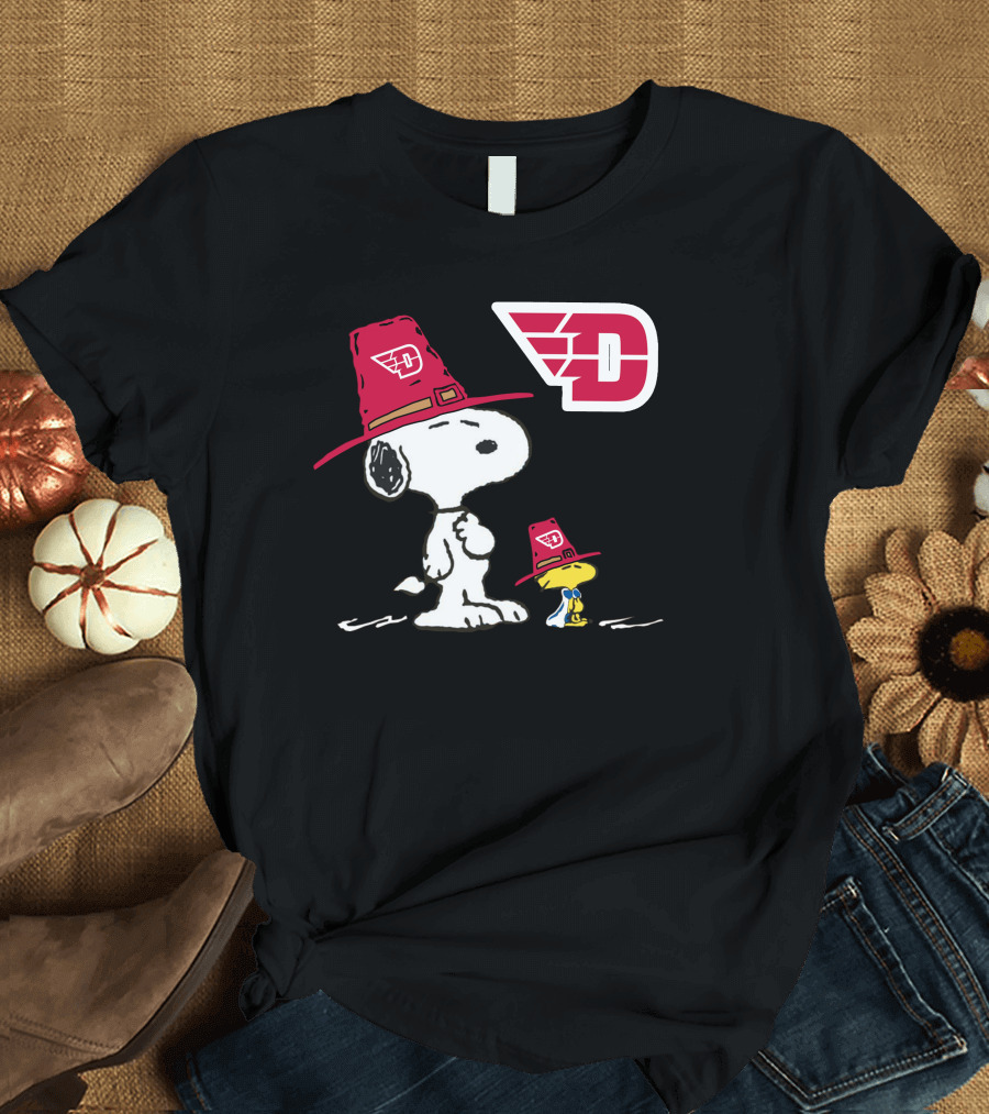 Dayton Flyers Snoopy and Woodstock Pilgrim Hats T-Shirt