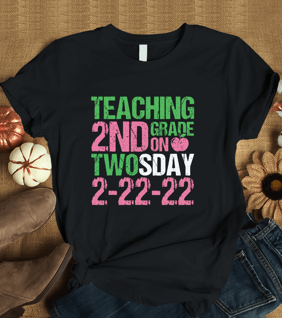 Teaching 2nd Grade on Twosday 2-22-22 Apple T-Shirt