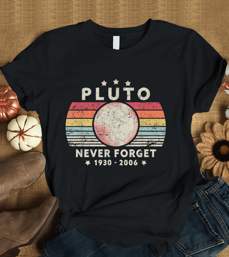 Pluto Never Forget 1930-2006 Retro Style Funny Space Stars T-Shirt