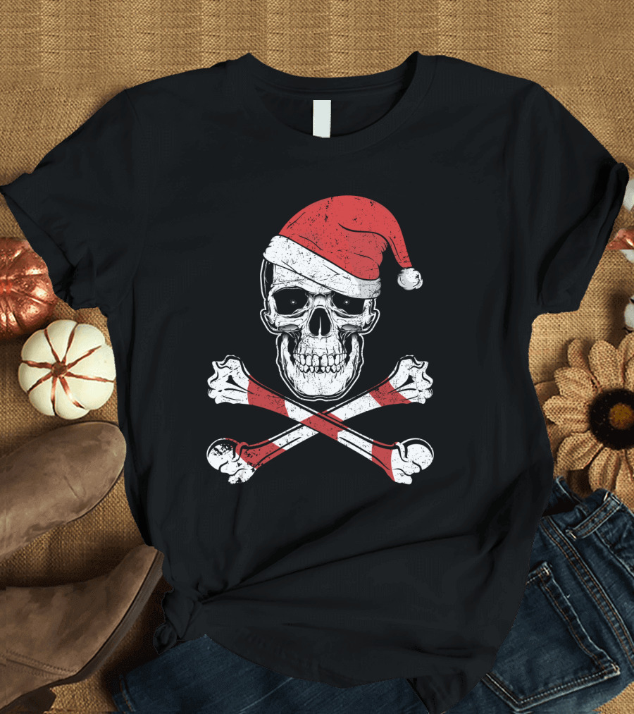Pirate Jolly Roger Santa Hat Skull Christmas T-Shirt